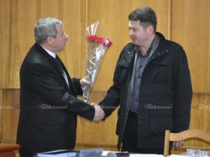Vasile GRĂDINARU, președintele raionului Drochia, felicită proaspătul vicepreședinte Vitalie JOSANU