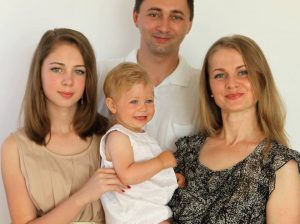 Frumoasa familie a medicilor drochieni stabiliţi la Braşov