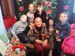 Волонтеры пришли поддержать пожилых людей