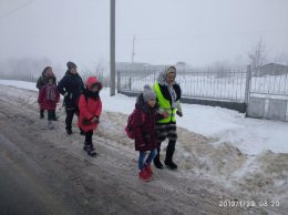 „Bunicuța grijulie” însoțește copiii spre școală
