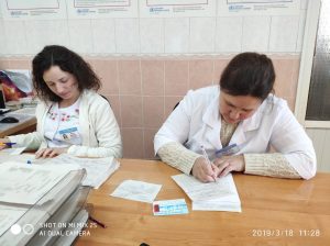 (De la stânga) Asistentele medicale Aurelia și Ana PÂRȚU