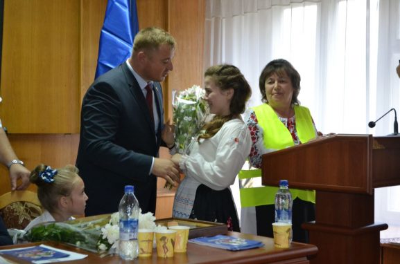 Flori și diplome pentru copiii drochieni