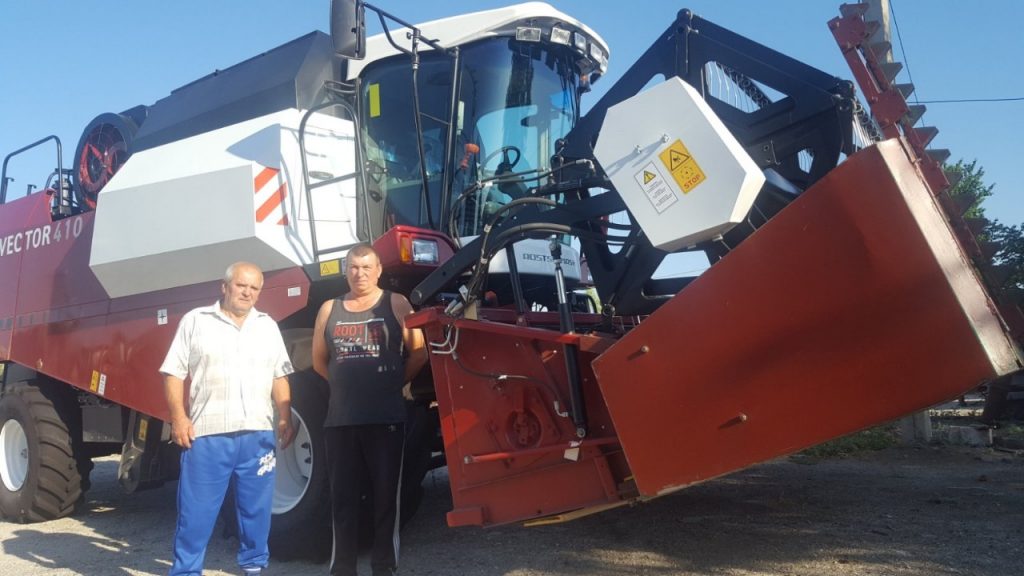 Combainerii Valeriu BEȚIVU și Nicolae BÂRNAZ au raportat finisarea recoltării cerealierelor