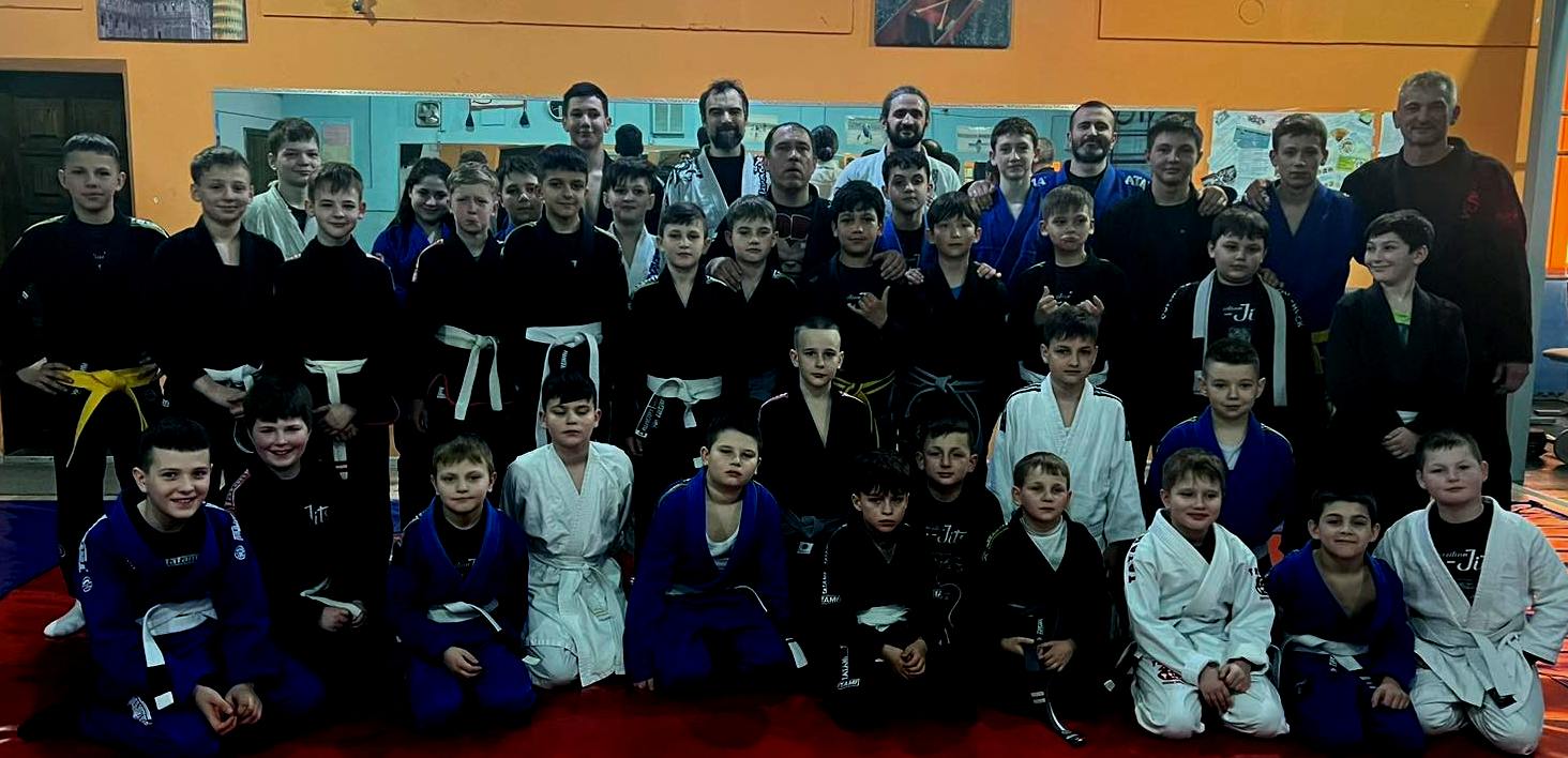 1.-Echipa-drochiana-de-luptarori-Jiu-Jitsu-participanti-la-seminarul-de-evaluare