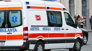 Un bătrân a murit în ambulanță după ce a fost snopit în bătaie