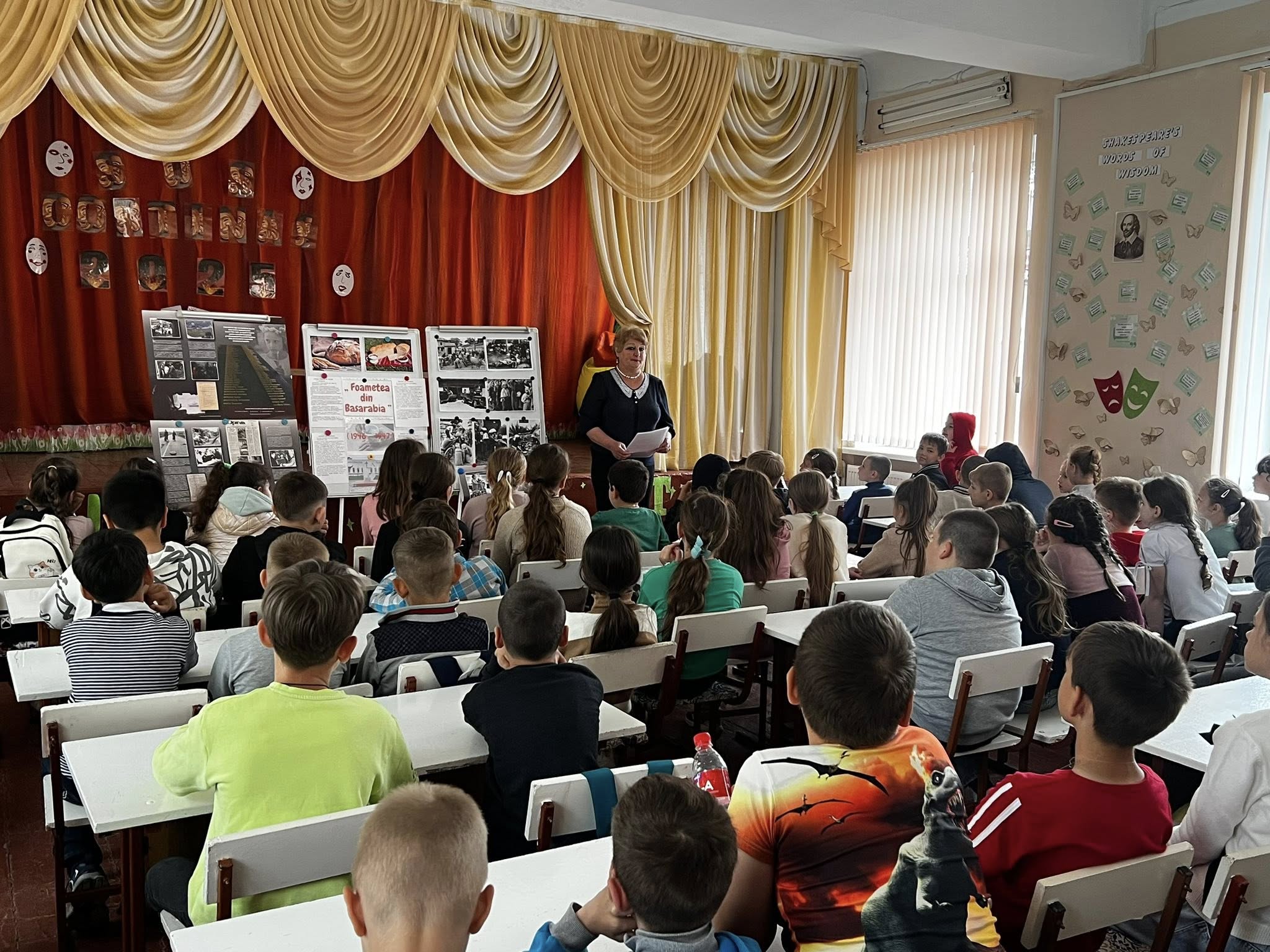 Copiii învață despre foametea organizată din Basarabia