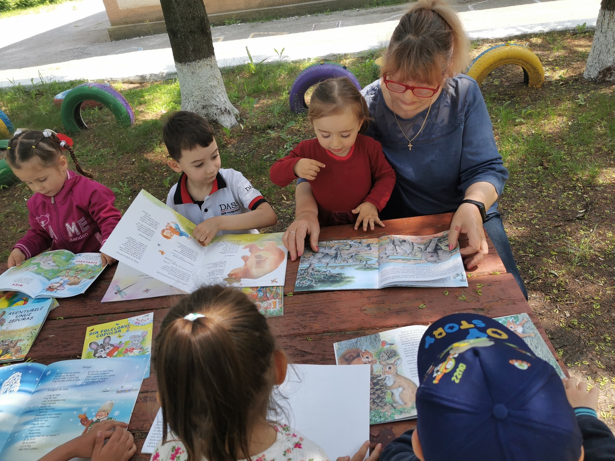 Cu talent și dedicație Ina Cotoros promovează dragostea de carte