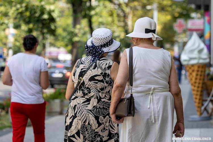 femei-pensionare-simbol