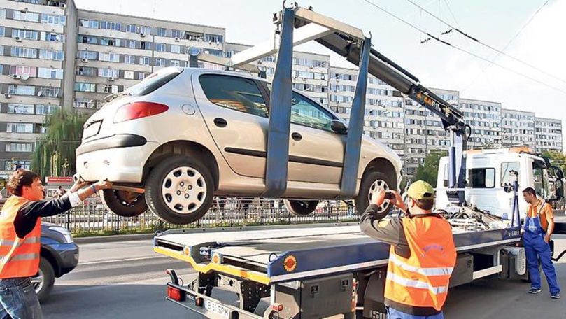Schimbare majoră pentru șoferi: Interzisă ridicarea abuzivă a mașinilor parcate neregulamentar