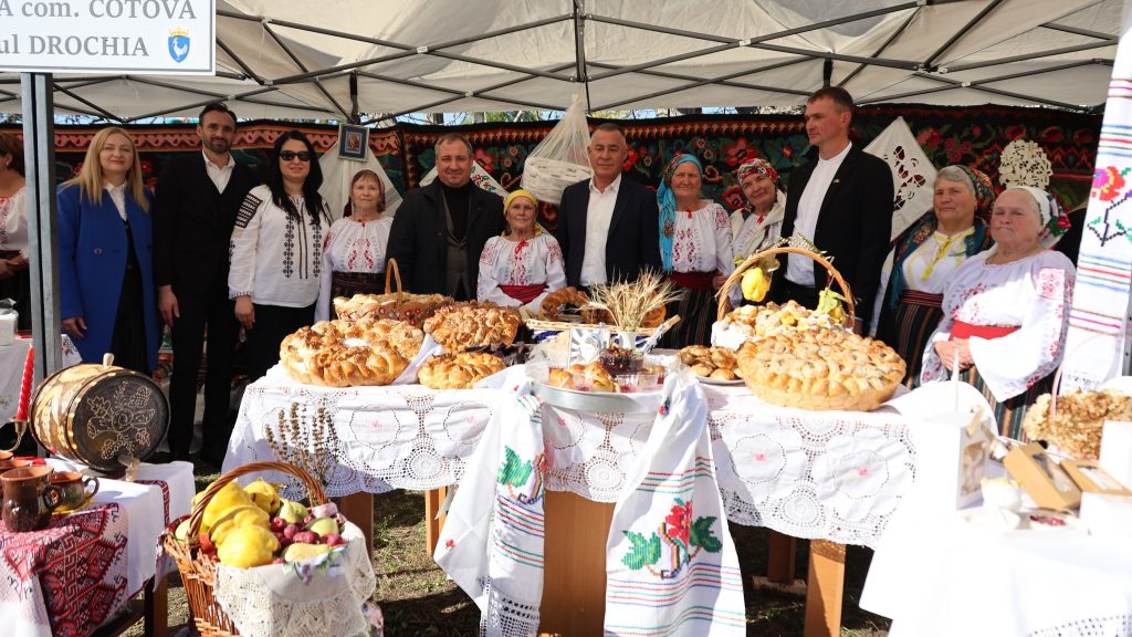 Cotova-locul unde tradiția se poartă în suflet